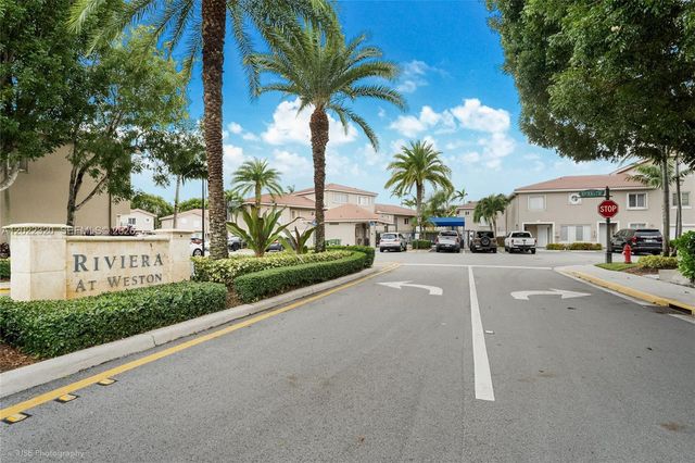 221 Riviera Cir, Weston, FL 33326