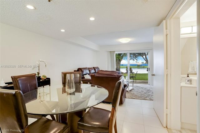 221 Riviera Cir, Weston, FL 33326
