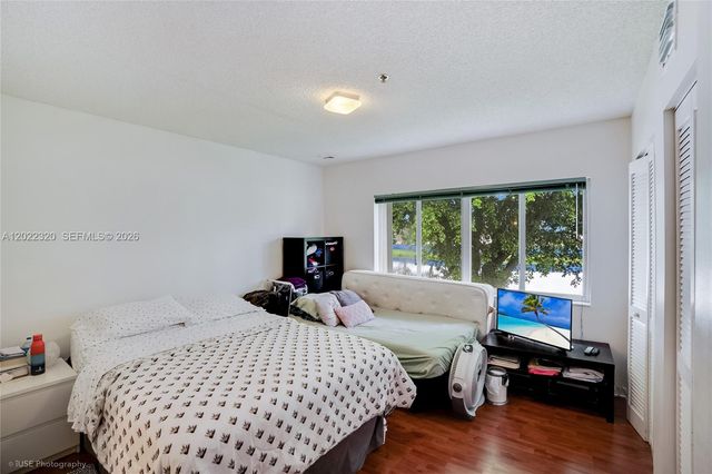 221 Riviera Cir, Weston, FL 33326