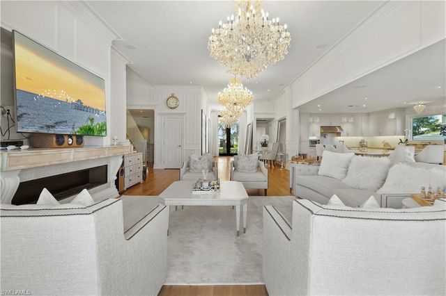 1585 Mullet LN, Naples, FL 34102