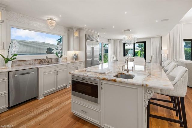 1585 Mullet LN, Naples, FL 34102