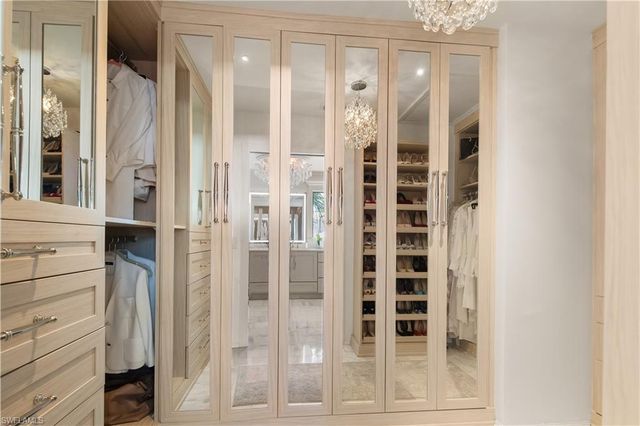 1585 Mullet LN, Naples, FL 34102