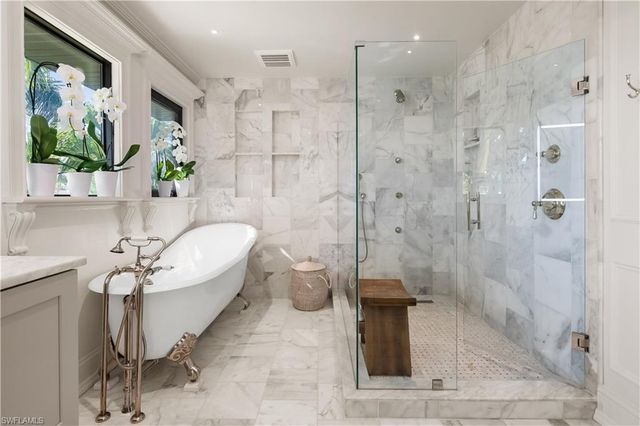 1585 Mullet LN, Naples, FL 34102