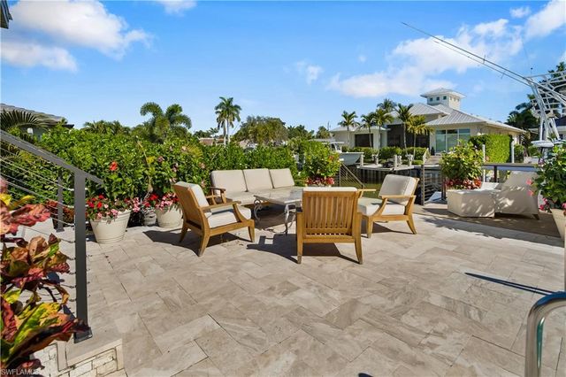 1585 Mullet LN, Naples, FL 34102