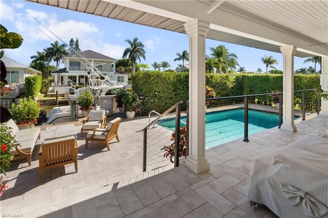 1585 Mullet LN, Naples, FL 34102