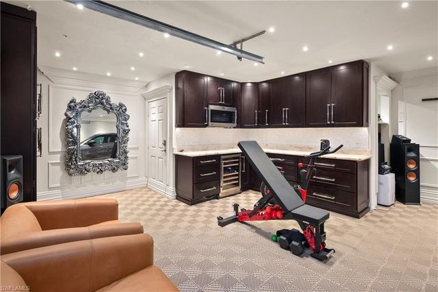 1585 Mullet LN, Naples, FL 34102