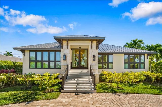 1585 Mullet LN, Naples, FL 34102