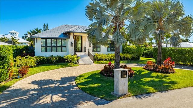 1585 Mullet LN, Naples, FL 34102