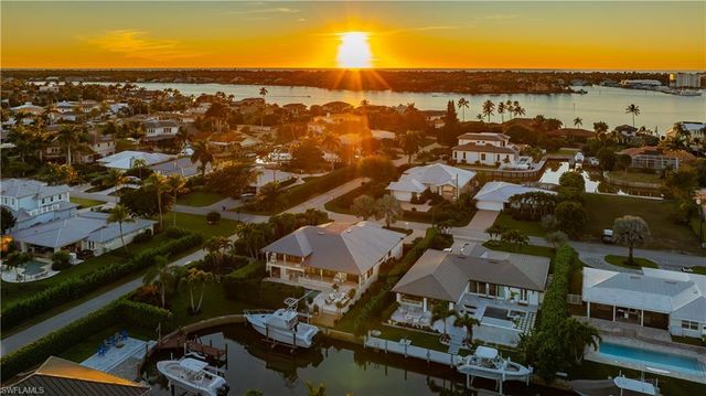 1585 Mullet LN, Naples, FL 34102