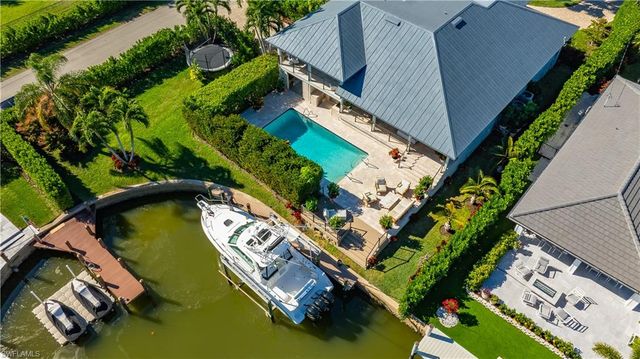 1585 Mullet LN, Naples, FL 34102