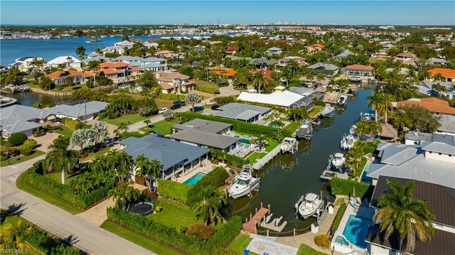 1585 Mullet LN, Naples, FL 34102