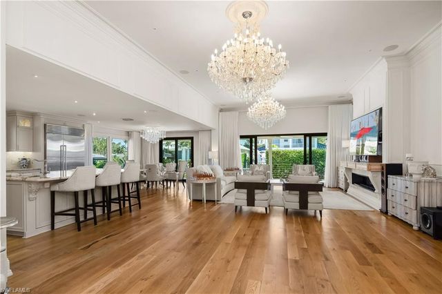 1585 Mullet LN, Naples, FL 34102