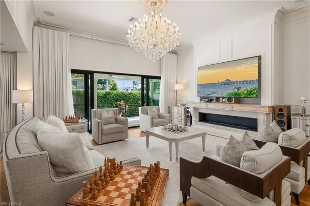 1585 Mullet LN, Naples, FL 34102