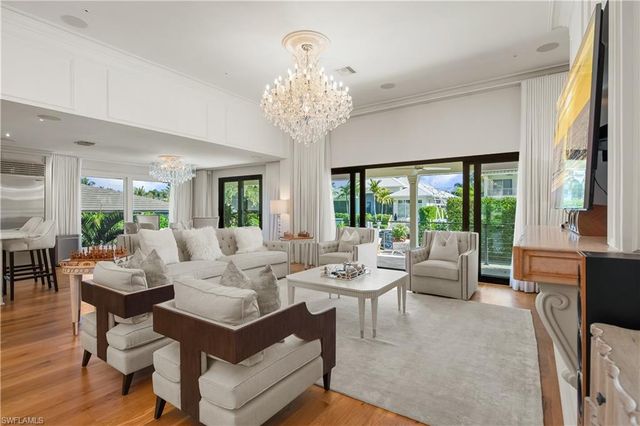 1585 Mullet LN, Naples, FL 34102