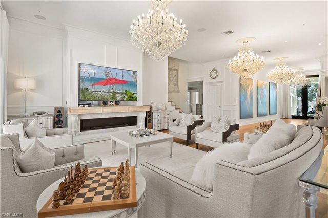 1585 Mullet LN, Naples, FL 34102