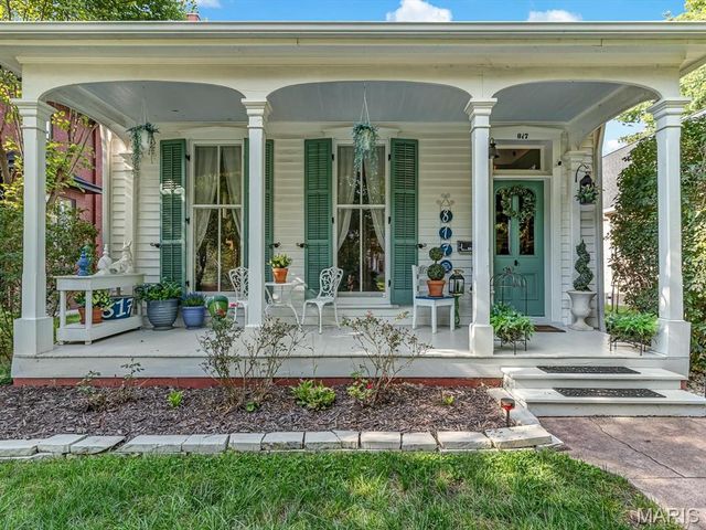 817 Saint Louis Street, Edwardsville, IL 62025