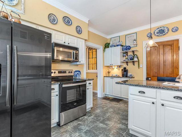 817 Saint Louis Street, Edwardsville, IL 62025