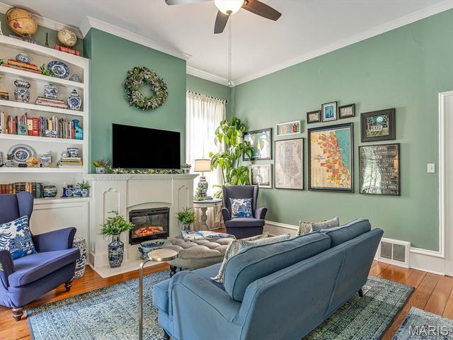 817 Saint Louis Street, Edwardsville, IL 62025