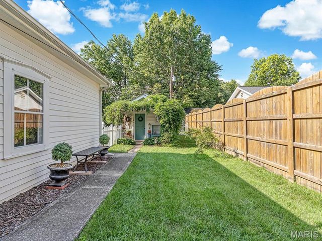 817 Saint Louis Street, Edwardsville, IL 62025