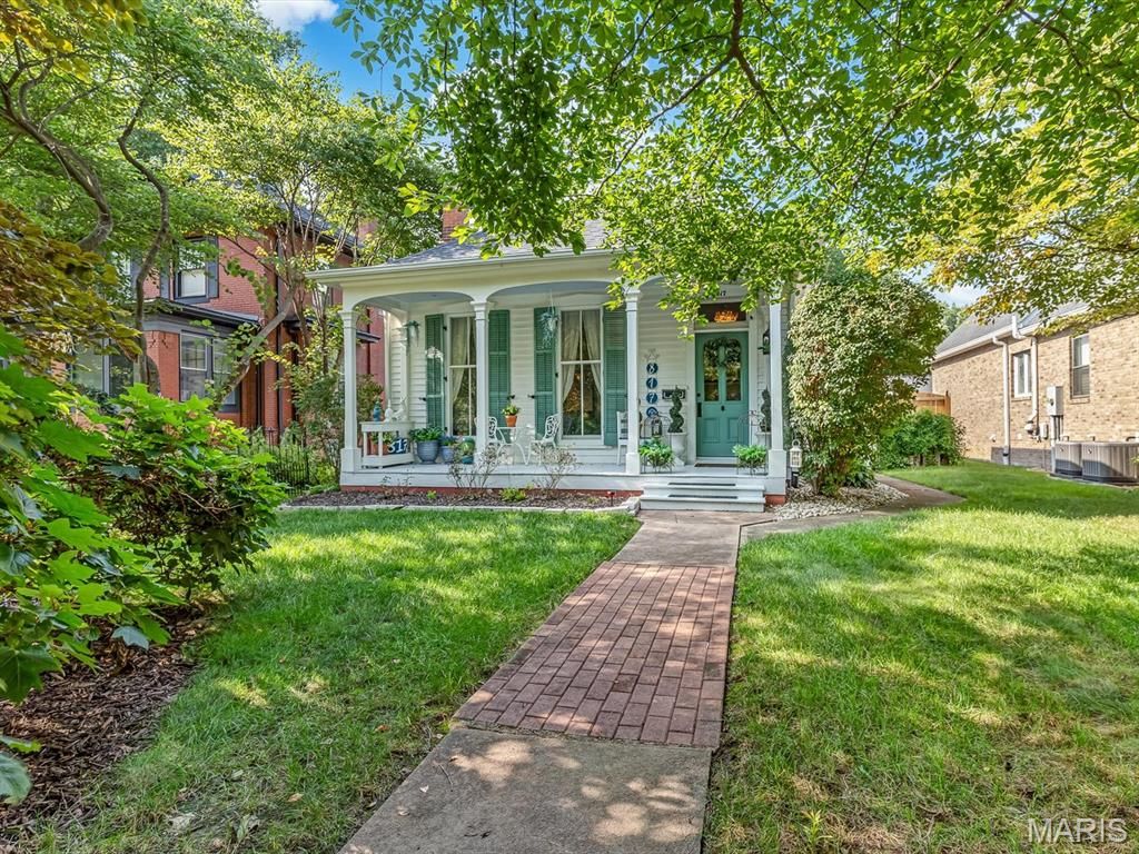 817 Saint Louis Street, Edwardsville, IL 62025
