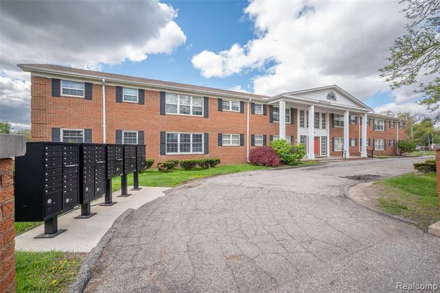 25301 5 Mile Road 227, Redford, MI 48239