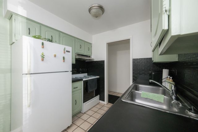 6115 W 94TH Street A5, Oak Lawn, IL 60453