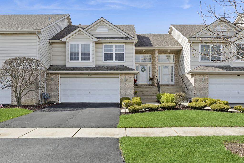 Image 1 of property listing at 6844 Zurich Court 6844, Tinley Park, IL 60477