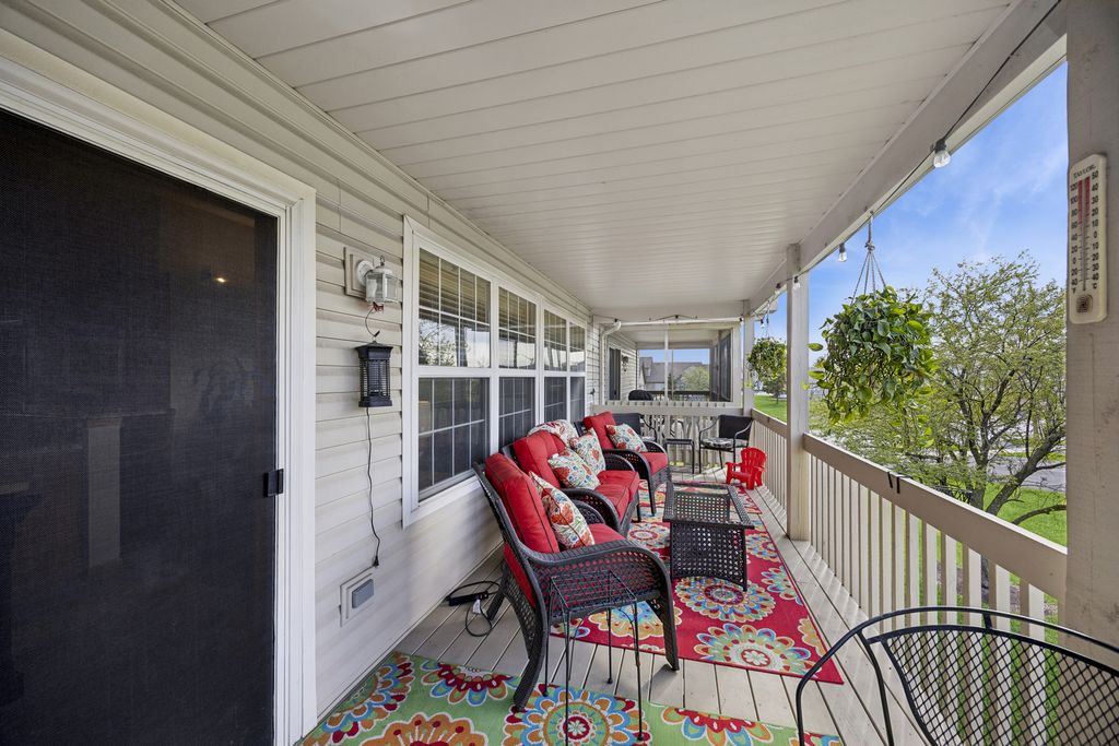 Image 13 of property listing at 6844 Zurich Court 6844, Tinley Park, IL 60477