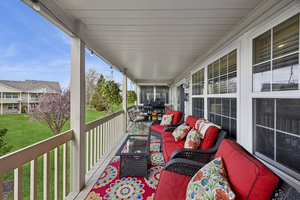 Image 14 of property listing at 6844 Zurich Court 6844, Tinley Park, IL 60477