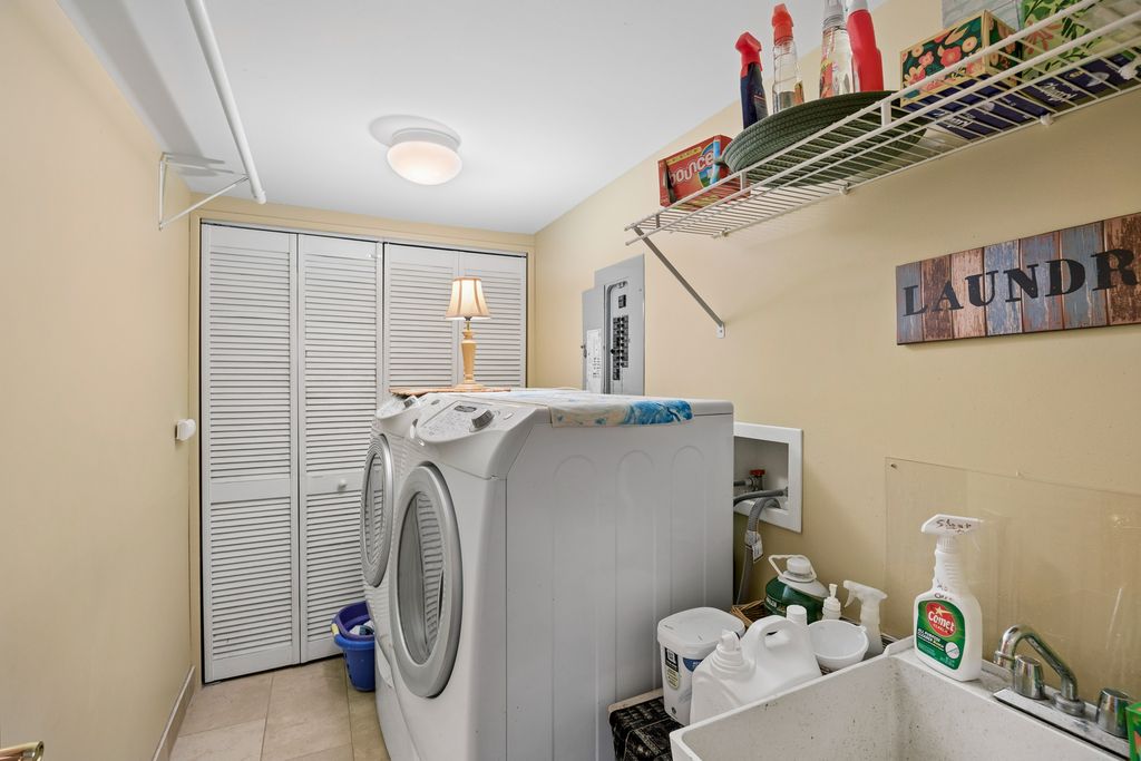 Image 15 of property listing at 6844 Zurich Court 6844, Tinley Park, IL 60477