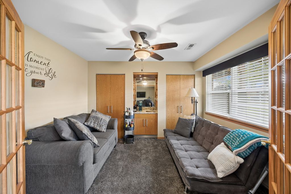 Image 16 of property listing at 6844 Zurich Court 6844, Tinley Park, IL 60477