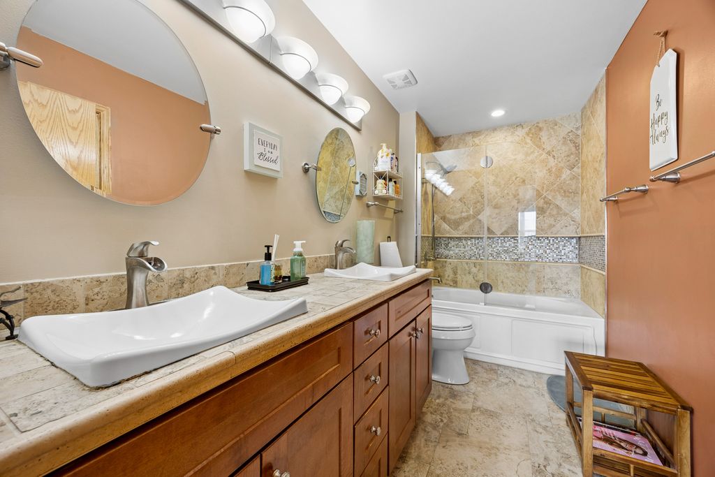 Image 3 of property listing at 6844 Zurich Court 6844, Tinley Park, IL 60477
