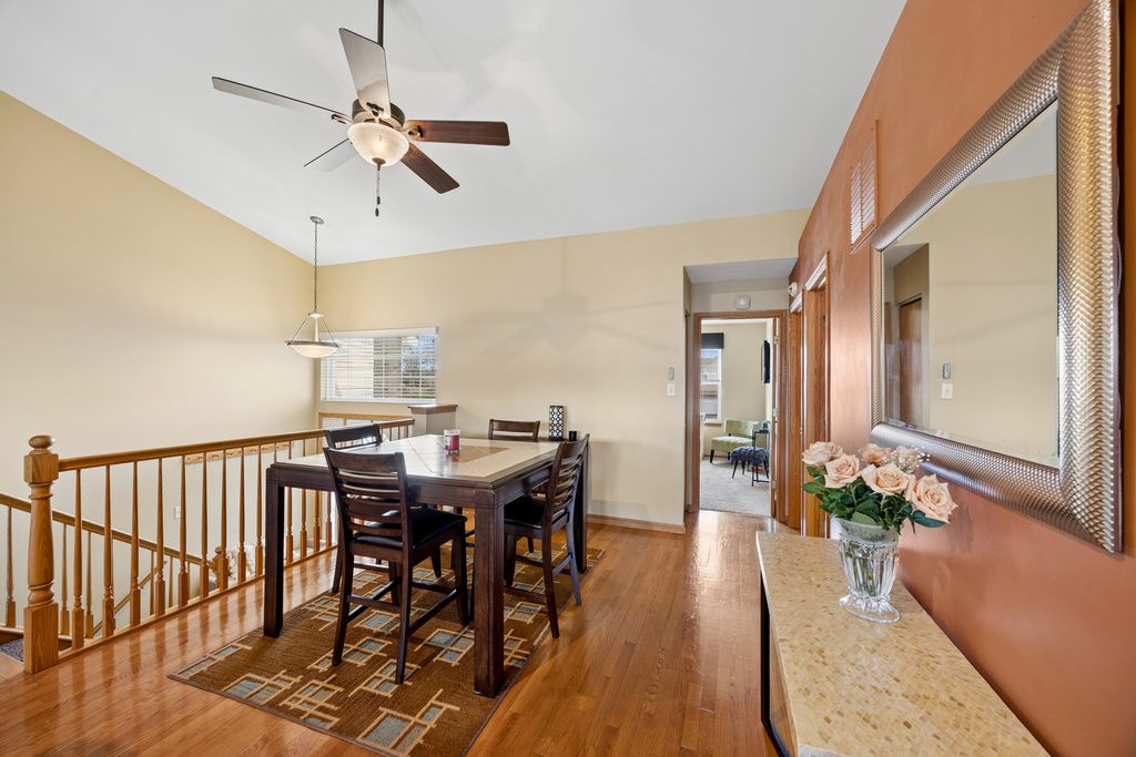 Image 6 of property listing at 6844 Zurich Court 6844, Tinley Park, IL 60477