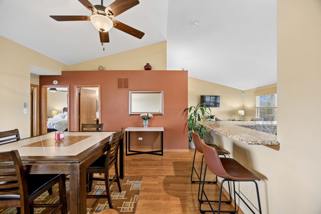 Image 7 of property listing at 6844 Zurich Court 6844, Tinley Park, IL 60477