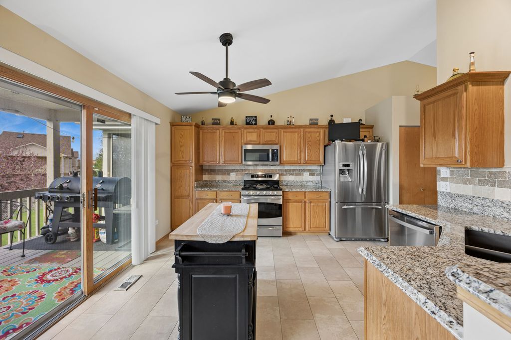 Image 10 of property listing at 6844 Zurich Court 6844, Tinley Park, IL 60477