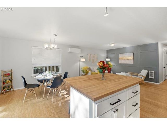 466 S CORINNE Dr, Newberg, OR 97132