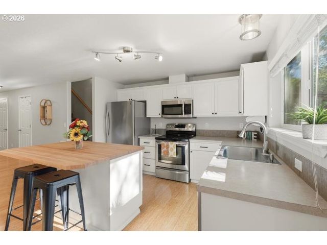466 S CORINNE Dr, Newberg, OR 97132