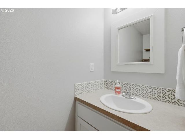 466 S CORINNE Dr, Newberg, OR 97132