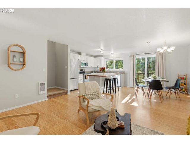 466 S CORINNE Dr, Newberg, OR 97132