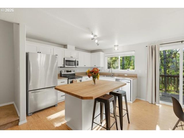 466 S CORINNE Dr, Newberg, OR 97132