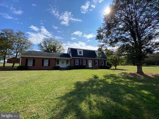 2447 HEADQUARTERS RD, Edinburg, VA 22824