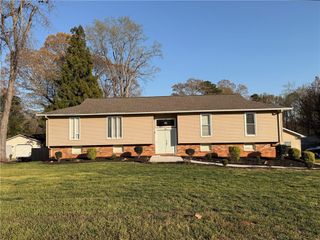 141 Poinsettia Drive, Easley, SC 29642
