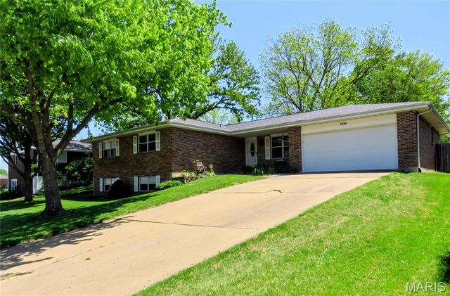 1604 Tamarack Drive, St Charles, MO 63301