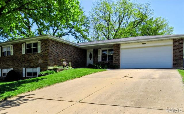 1604 Tamarack Drive, St Charles, MO 63301