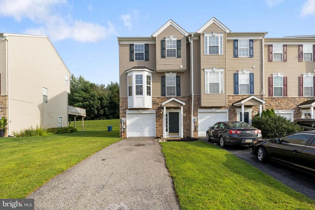 3825 ARMORY LN #3825, York, PA 17408