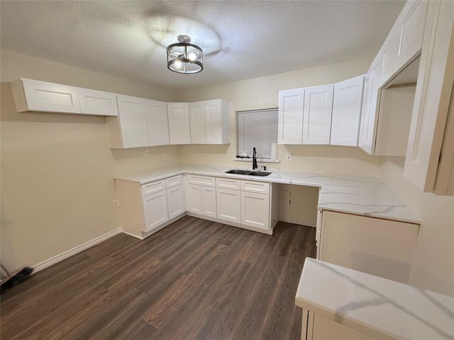 1116 3rd Street, Clute, TX 77531