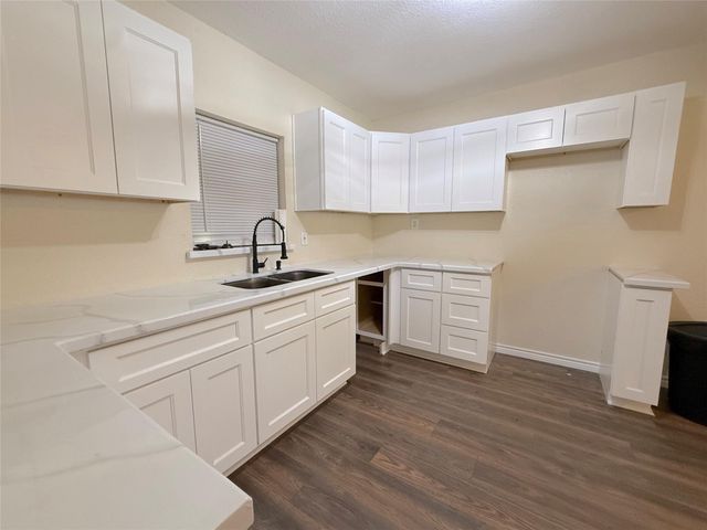 1116 3rd Street, Clute, TX 77531