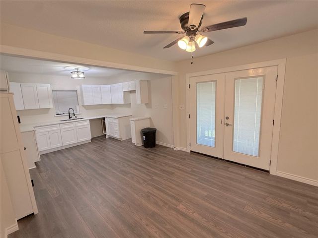 1116 3rd Street, Clute, TX 77531