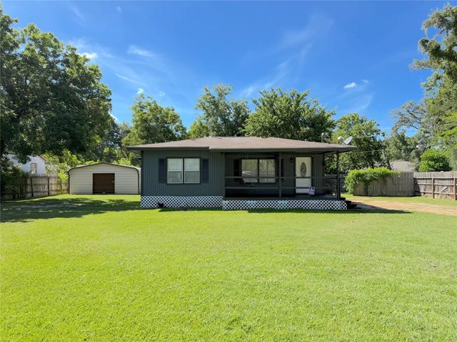 1116 3rd Street, Clute, TX 77531