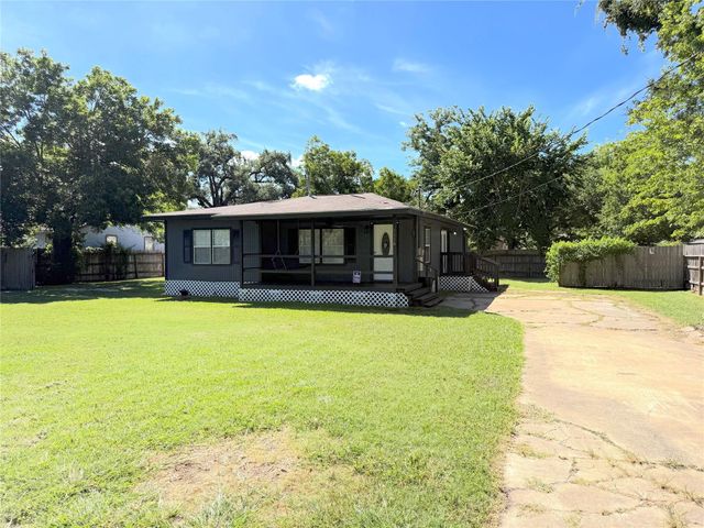 1116 3rd Street, Clute, TX 77531